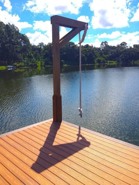 Boat Dock Rope Swing - Home Interior Design Lake House Ideas Outdoor, Dock Photos, Pond Dock, Lake House Deck, Lake House Dock, Boathouse Design, Dock Ideas, Pontoon Dock, Lake Landscaping