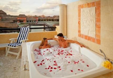 Know the reasons why Leisure Concepts is the right place to buy a #2person #bathtub. 2 Person Bathtub, Two Person Bathtub, Jacuzzi Tub Bathroom, Two Person Tub, Dreamy Bathrooms, Master Bathtub, Huge Bathtub, Bathroom Finishes, Deprivation Tank