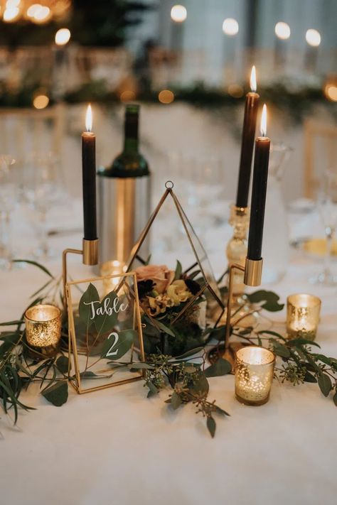 Terrarium Wedding Centerpiece, Black And Gold Centerpieces, Gold Table Centerpieces, Wedding Decor Trends, Summer Wedding Centerpieces, Gold Wedding Decor, Black Centerpieces, Gold Wedding Centerpieces, Terrarium Centerpiece