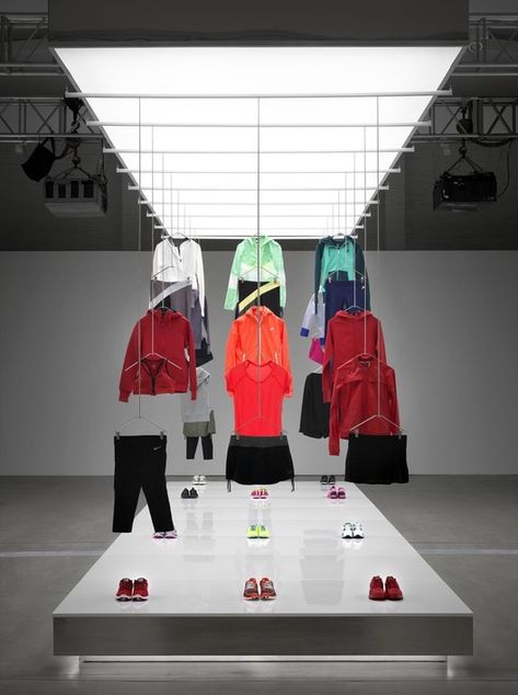 Gallery of Nike Pop Up Showroom / Maggie Peng & Albert Tien - 19 Fashion Display Window, Tiered Retail Display, Creative Clothing Display, Fashion Showroom Design, Nike Pop Up, Retail Pop Up, Clothing Pop Up, Nike Visual Merchandising, Fashion Pop Up