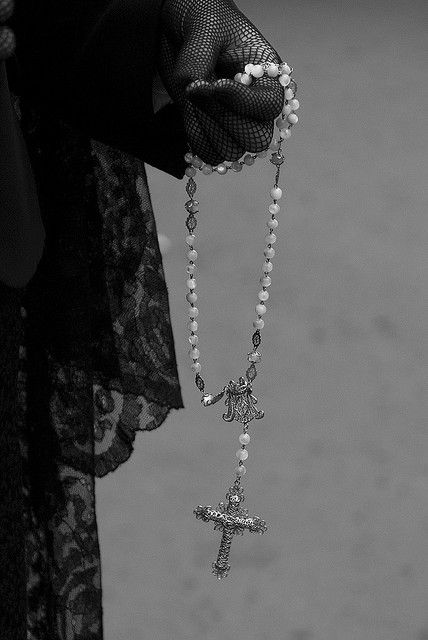 Edward Weston, Praying The Rosary, Holy Rosary, Alicante Spain, Palm Sunday, Jesus Christus, Catholic Quotes, Hail Mary, Six Feet Under