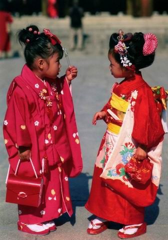 Kimono Ideas, Kids Around The World, Roppongi, Asian Kids, Chinese Clothing, World Cultures, Fukuoka, Japanese Kimono, Yokohama