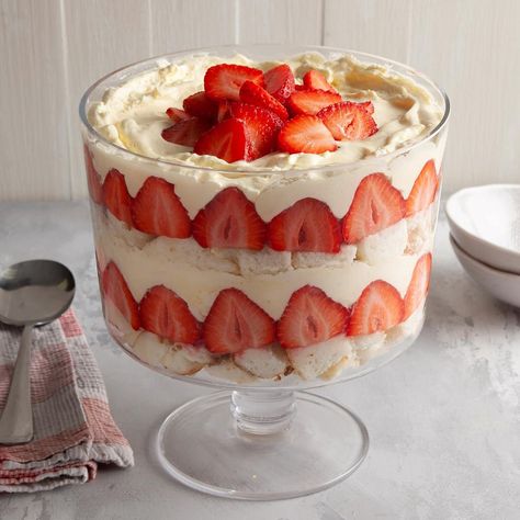 I won first prize in a dairy recipe contest with this tasty strawberry trifle. You can double the recipe and make two for large groups. —Norma Steiner, Monroe, Wisconsin Traditional Easter Desserts, Trifle Cake, Trifle Dessert Recipes, Strawberry Trifle, Strawberry Dessert Recipes, Shortcake Recipe, Trifle Desserts, Dessert Simple, Food Contest