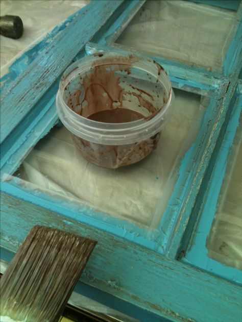 Repurposed window to picture frame. Tells how to clean the window for repurposing. Barn Windows, Barn Window, Old Window Projects, Diy Shabby Chic, Old Window Frames, Repurposed Windows, Empty Frame, Window Crafts, Wood Window