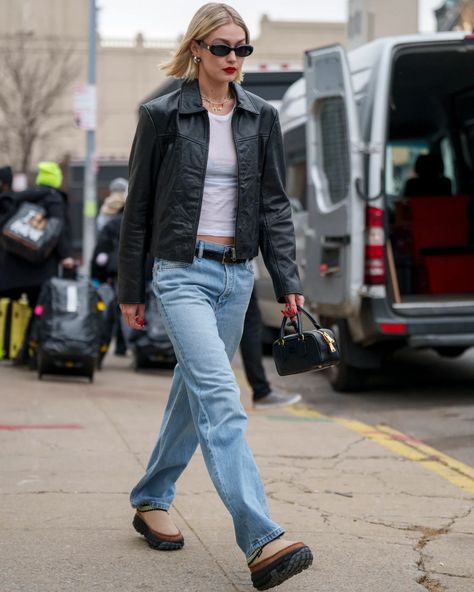 These New Sporty Uggs Are Already a Celebrity Favorite | Vogue White Tee Outfit, White Tees Outfit, Outdoorsy Aesthetic, Red Magazine, Cold Fashion, Gigi Hadid Outfits, Gigi Hadid Style, Gala Fashion, Capsule Wardrobe Essentials