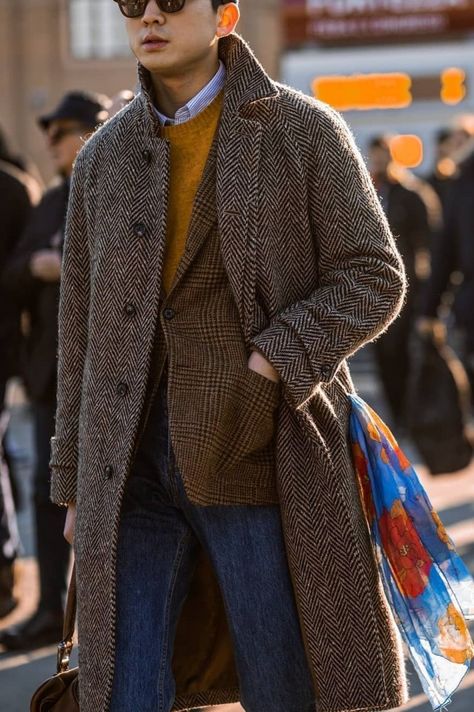 Snob-Dog. Winter Fashion For Men, Tweed Jacket Outfit, Coat Ideas, Tweed Overcoat, Overcoat Men, Mens Overcoat, Mens Winter Coat, Mens Outfit Inspiration, Weather Report