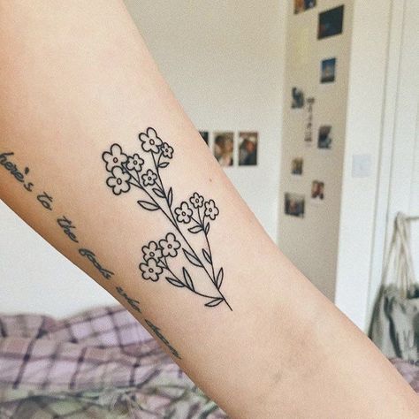 Dainty Tattoo, Handpoke Tattoo, Hand Tattoos For Women, Dainty Tattoos, Time Tattoos, Dope Tattoos, Little Tattoos, Simplistic Tattoos, Minimal Tattoo