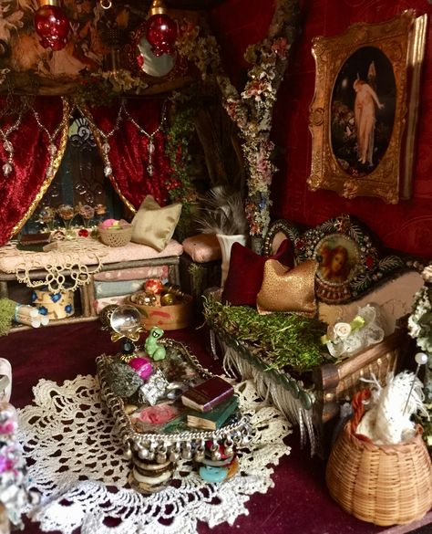 Doll Rooms, Dollhouse Interiors, Gothic Dollhouse, Dollhouse Inspiration, Grandma Style, Fairy Village, Wiccan Magic, Secret Place, Fairy Furniture