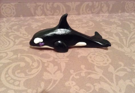 Orca (killer whale) made with polymer clay Clay Orca, Clay Sea Creatures, Disney Acrylic Nails, Beach Wall Collage, Foam Clay, Clay Clay, Summer Cakes, Clay Craft, Killer Whale