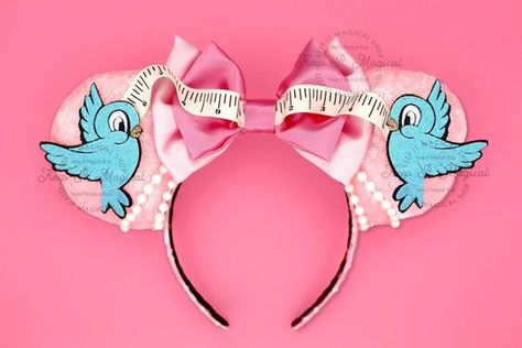 100 Mickey Mouse Ears - A girl and a glue gun Cinderella Ears, Bird Ears, Diy Disney Ears, Disney Mouse Ears, Disney Mickey Ears, Disney Mouse, Mickey Mouse Ears, Minnie Mouse Ears, Disney Ears