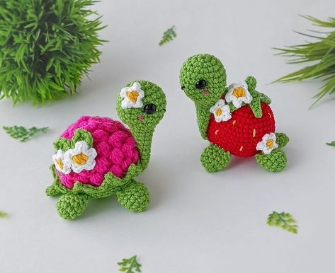 Amigurumi LOVE | Raspberry and strawberry turtles | Facebook Crochet Raspberry, Crochet Baby Cap, Turtle Crochet, Crochet Fruit, Crochet Mushroom, Crochet Keychain Pattern, Crochet Turtle, Plushie Patterns, Turtle Pattern