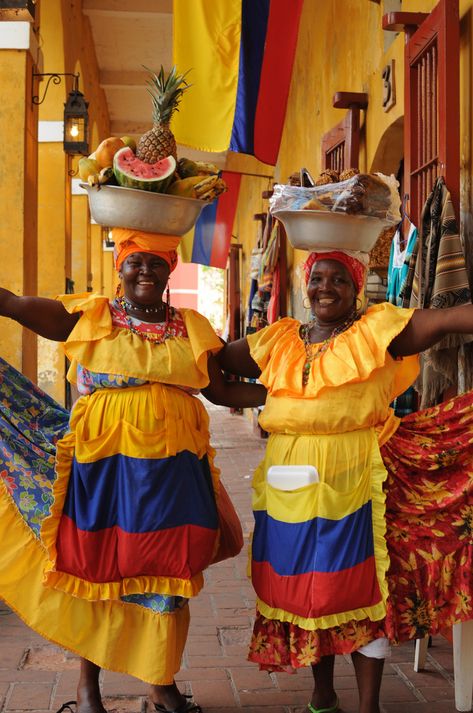 Palenqueras | Flickr - Photo Sharing! Colombia Trip, Colombian Culture, Colombian Women, Costa Maya, America Latina, Colombia Travel, Spanish Colonial, Colonial Style, World Cultures