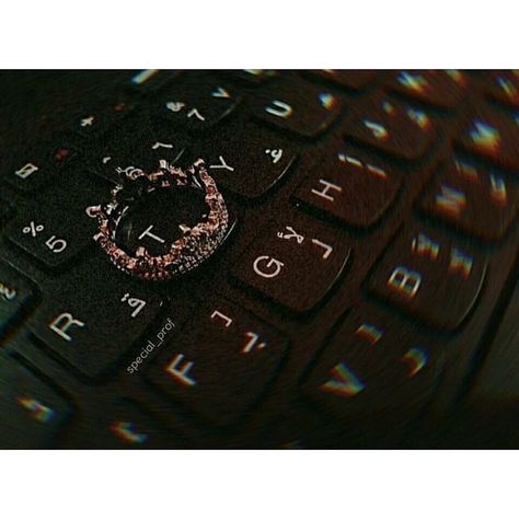 Keyboard Letter Ring, T Letter Wallpaper Hd, Ring Wallpaper, Love Keyboard, Happy Friendship Day Video, Keyboard Letters, T Wallpaper, Happy Birthday Best Friend Quotes, Love Quotes For Wedding