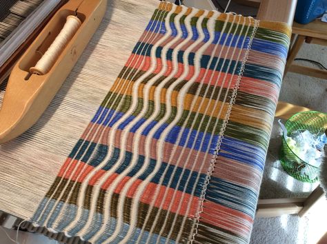 Wavy Rep Weave – Jane Stafford Textiles Rep Weave Rug, Rep Weave Pattern, Rep Weave, Table Loom, Huck Weaving, 4shaft Weaving Drafts, Point Twill Weaving Draft, Advancing Twill Weaving Draft, Floor Loom