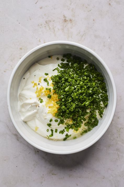 Sour Cream Dip For Potatoes, Dip For Smashed Potatoes, Sour Cream And Chive Dip, Sour Cream Chive Dip, Sour Cream Dipping Sauce, Potatoes With Sour Cream, Chive Dip, Garlic Smashed Potatoes, Sour Cream Potatoes