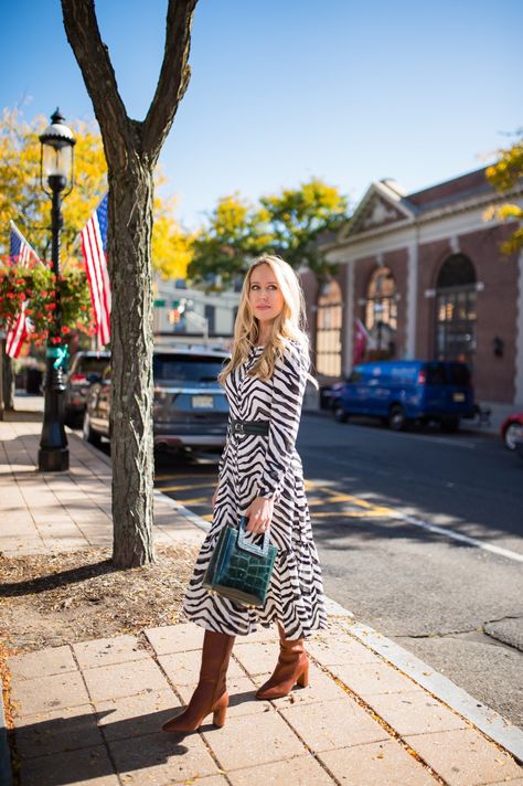 Zebra Dress Outfit, Zebra Print Dress Outfit, Zebra Print Outfits, Zebra Print Fashion, Zebra Print Clothes, Croc Bag, Printed Pants Outfits, Dress Animal Print, Cognac Boots