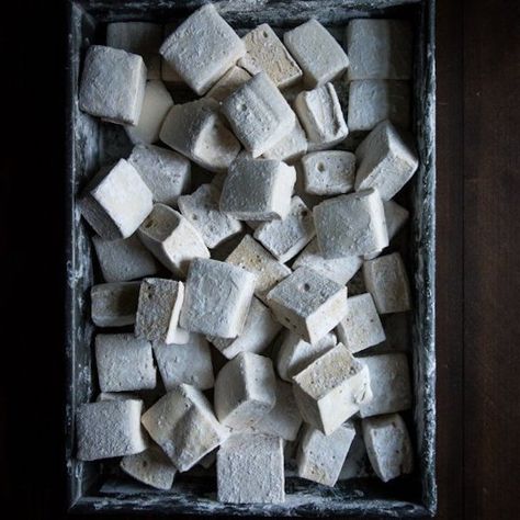 Maple Marshmallows, Boozy Cupcakes, How To Make Marshmallows, Maple Bourbon, Edible Crafts, Recipes With Marshmallows, Homemade Marshmallows, Ice Cream Candy, Boozy Drinks