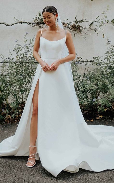 Classic A-Line Wedding Dress with Scoop Neckline and Pockets - Essense of Australia Wedding Dresses Essense Of Australia, White Wedding Dress, Australia Wedding, Classic Wedding Dress, Hollywood Fashion, Best Wedding Dresses, Designer Wedding, Elegant Wedding Dress, Wedding Dress Shopping