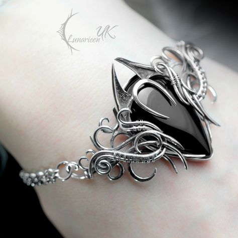 XYCTRIS - silver, black onyx, black spinel by LUNARIEEN Dark Jewelry, Black Jewel, Goth Jewelry, Magical Jewelry, Black Spinel, Fantasy Jewelry, Gothic Jewelry, Black Heart, Pretty Jewellery