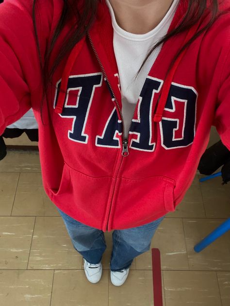 Red Hoodie Outfit, Gap Outfits, Jacket Outfit Women, Gap Hoodie, Clueless Outfits, Outfit Inspo Casual, Lazy Outfits, Hoodie Outfit, Simple Trendy Outfits