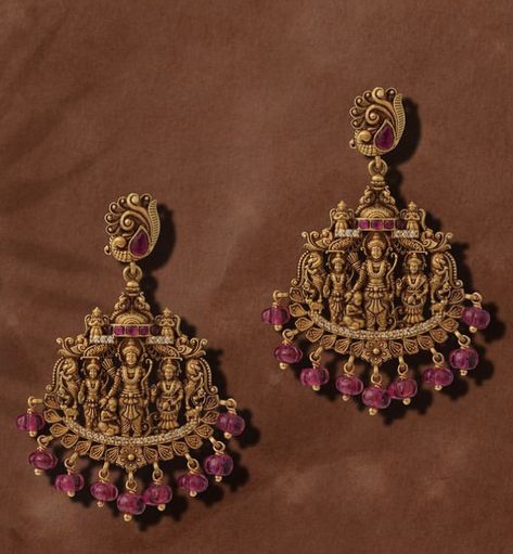 Gold Temple Jewellery Earrings, Muhurtham Jewellery, Emerald Design, Temple Jewellery Jhumkas, Big Earrings Gold, Latest Earrings Design, Cell Organelles, Ear Tops, Temple Jewellery Earrings