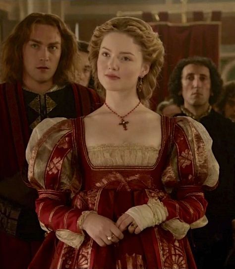 Holliday Grainger as Lucrezia Borgia in The Borgias (TV Series, 2012). Borgias Costumes, Hestia Jones, Lannister House, Holliday Grainger, Lucrezia Borgia, The Borgias, Medieval Costume, Period Outfit, Aesthetic Inspiration