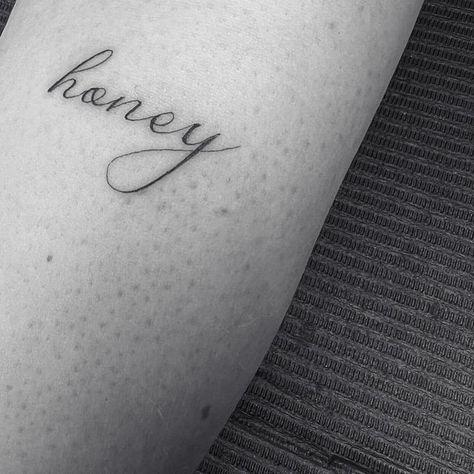 MELANIE THORN. on Instagram: "🍯" Honey Word Tattoo, Honey Tattoo Words, Honey Name, Tattoo Word Fonts, Word English, Tattoo Writing, Awesome Tattoo, Inner Forearm, Word Fonts