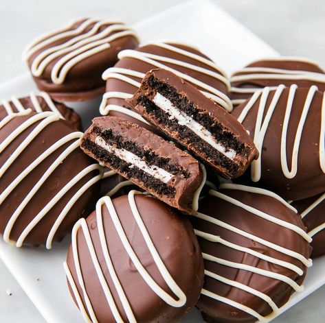 Decadent Chocolate Desserts, Easy Chocolate Desserts, Impressive Desserts, Oreo Recipes, Chocolate Covered Cherries, Covered Oreos, Oreo Cookie, Chocolate Dessert Recipes, Chocolate Covered Oreos