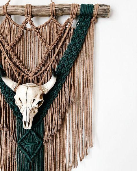 Macrame Horse Shoe, Western Macrame Wall Hanging, Macrame Western, Western Macrame, Deer Skull Decor, Cow Skulls, Ram Skull, Macrame Wall Hanging Patterns, Horse Shoes