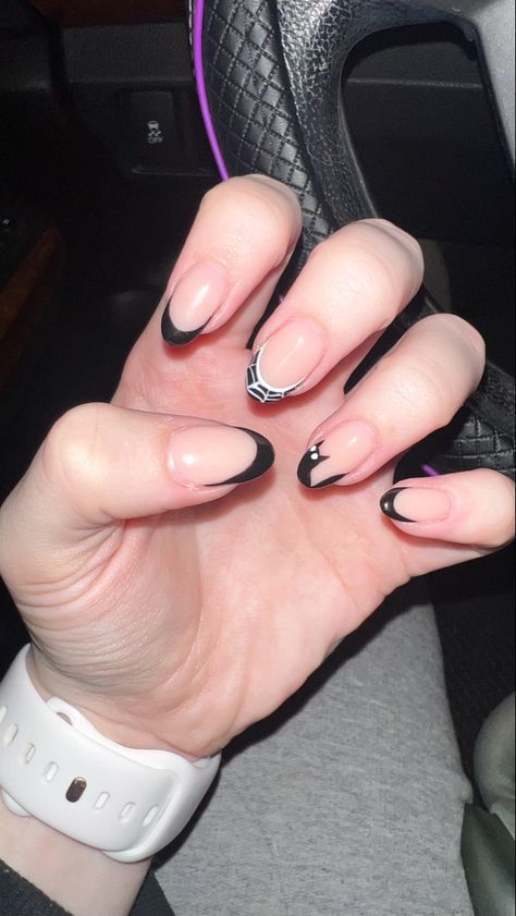 black cat, spider web, french tip nails. sophisticated halloween nails Cat French Tip Nails, Web French Tip Nails, Spider Web French Tip Nails, Spider Web French Tip, Nails Sophisticated, Sophisticated Halloween, Cat Spider, Tip Nails, Halloween Nail Designs