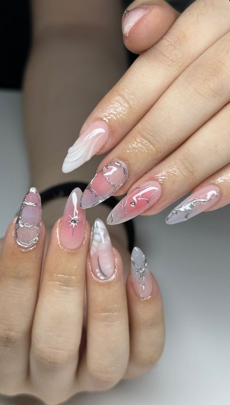 nail art Pink And White Almond Nails, Summer Nail Ideas, Chrome Nails Designs, Subtle Nails, Edgy Nails, Grunge Nails, Pretty Gel Nails, Almond Acrylic Nails, Nail Tattoo