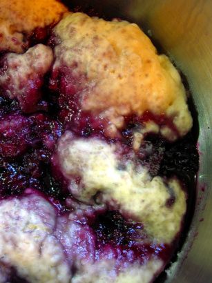 blueberry grunt: sweet blueberries + dumplings Blueberry Grunt, Newfoundland Recipes, Canadian Cuisine, Canadian Food, Blueberry Recipes, Food Diet, Yummy Sweets, Food Healthy, How Sweet Eats