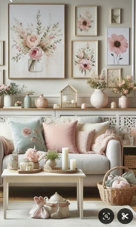 Pink Farmhouse Living Room, Floral Living Room Decor, Spring Living Room Decor, Floral Room, Floral Home Decor, Shabby Chic Living Room, Classy Decor, Casa Vintage, Floral Decorations