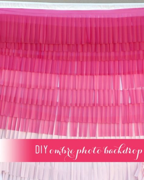 easy make your own photography background Diy Fotokabine, Photography Backdrops Diy, Diy Photo Backdrop, Diy Ombre, Diy Photo Booth, Diy Backdrop, Plastic Tablecloth, My Funny Valentine, Diy Photography