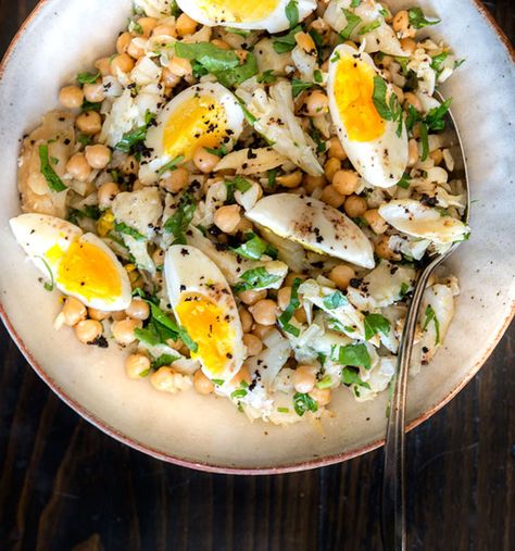 Cod Salad, Winter Lunch, Sardine Recipes, Fish Recipes Healthy, Healthy Fish, Chickpea Salad, Tasty Bites, Egg Salad, Spanish Food