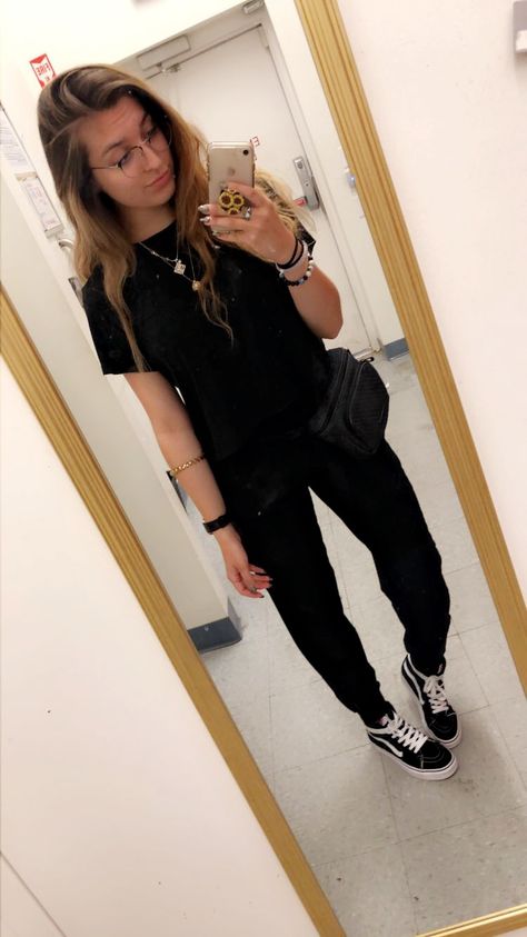 All black with high top vans Fits With Vans, Hi Top Vans, Lesbian Outfits, Vans Outfit, High Top Vans, Clothes Ideas, Girls Wear, High Top, All Black