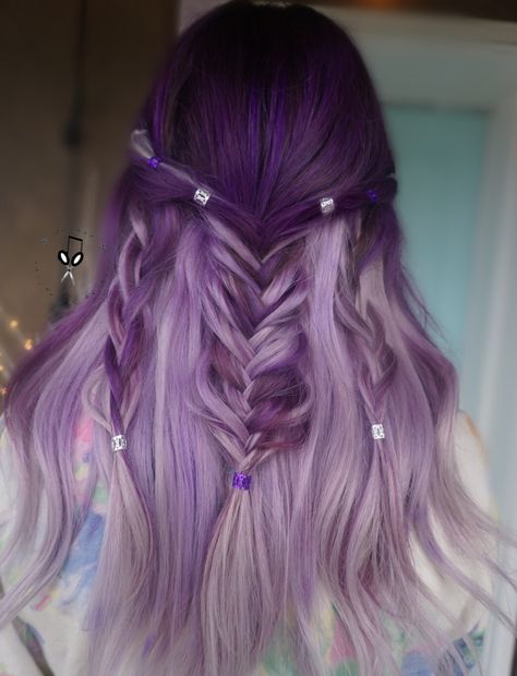 Purple and lilac hair Smokey Purple Balayage, Purple Lilac Hair Color, Purple To Silver Hair, Dark Purple Into Light Purple Hair, Dark Purple To Light Purple Hair Ombre, Dark To Light Purple Hair, Purple To Lavender Ombre Hair, Dark Purple To Lavender Ombre Hair, Lavender Hair Styles