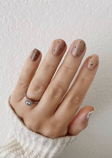 Nye Nails, Neutral Nail, Boho Nails, Subtle Nails, Modern Nails, Minimal Nails, Short Acrylic, Nail Style, Almond Shape