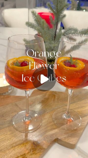 Linda | Make Life Extra | Fun Recipes + Home Finds + DIY on Instagram: "Festive orange, cranberry ice cubes are perfect to add to any cocktail this holiday season. 🎄🍊 I added mine to Prosecco and cranberry juice.  Slice oranges amd add to an ice cube tray. Add cranberries and rosemary. Pour water over and freeze overnight.  Comment “ice” for link to the ice tray I used.   #festiveice #festivecocktails #flowericecubes #christmasice #christmascocktails #christmasmimosas" Orange Juice Ice Cubes, Ice Cubes For Mimosas, Holiday Ice Cubes, Christmas Ice Cubes, Cranberry Ice Cubes, Cranberry Ice, Christmas Beverages, Flower Ice Cubes, Juice Ice Cubes