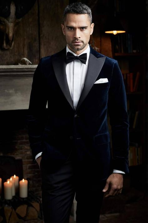 Velvet Mens Suit, Navy Blue Velvet Tuxedo, Blue Velvet Tuxedo, Tux Wedding, Tuxedo Styles, Velvet Tuxedo, Dark Blue Velvet, Black And White Tuxedo, Dark Men