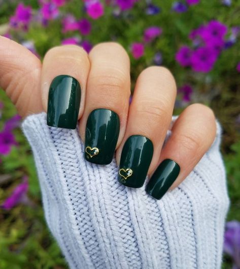 Emerald Green With the Golden Heart Fake Nails Press on - Etsy Green Biab Nails, Forest Green And Gold Nails, Dark Emerald Green Nails, Nails With Hearts, Biab Nails, Nails Grunge, Faux Nails, Emerald Nails, Nails Dark