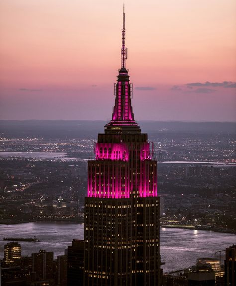 We’re pretty in pink tonight! Our lights are shining in magenta, honoring @HeForShe and International @WomensDay. #InternationalWomensDay Nyc History, New York City Aesthetic, The Empire State Building, City Background, New York Aesthetic, City Of Angels, Dream City, New York Street, City Aesthetic