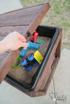 Small Sand Box Ideas, Sandbox Design, Kids Sand Table, Sandbox Table, Swingset Ideas, Sandbox Diy, Water Table Diy, Backyard Updates, Sandbox With Lid