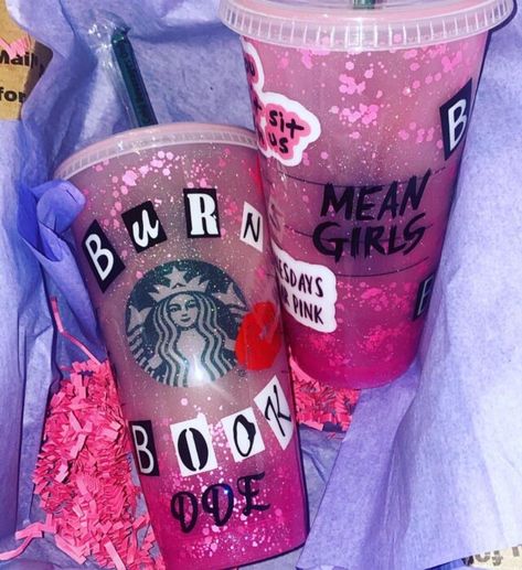 Starbucks Asthetic, Pink Starbucks Cup, Copo Starbucks, Mean Girls Party, Starbucks Cup Gift, Mean Girls Burn Book, Mean Girls Aesthetic, Starbucks Cup Design, Starbucks Cup Art