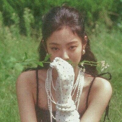 Jennie + Core + Aesthetic, Green Pc, Ios Photos, Twitter Backgrounds, Jennie Icon, Baby Pink Aesthetic, Vintage Princess, Twitter Layouts, Green Girl