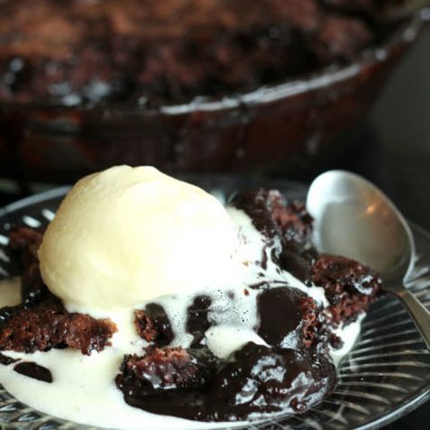 The batter bakes into a brown-sugar topped, brownie-like crust with a thick sauce underneath. If that doesn't sound like heaven in a bowl, what does? Hot Fudge Sundae Cake, Old Country Buffet, Sundae Cake, Hot Fudge Sundae, Hot Fudge Cake, Fudgy Cake, Fudge Sundae, Incredible Cakes, Hot Fudge Sauce