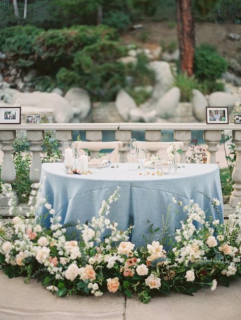 Sweetheart Table Flowers, Sweetheart Table Decor, Backyard Wedding Ceremony, Wedding Backyard Reception, Head Table Wedding, Sweetheart Table Wedding, Fresh Flower Cake, Inspirational Photos, Wedding Entrance