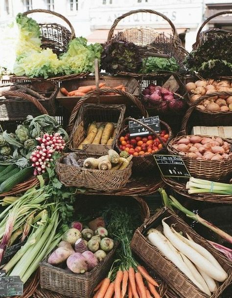 Aesthetic Farmers Market, Farmers Market Display, Vegetable Market, Produce Stand, Market Displays, Farm Market, Local Farmers Market, Bountiful Harvest, Farm Stand