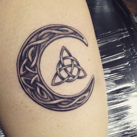 My new tattoo done in Dublin Ireland. Reinkarnated tattoo. Artist: Georgiana Celtic Tattoo For Women, Scotland Tattoo, Irish Tattoo, Scottish Tattoos, Celtic Tattoo Symbols, Ireland Tattoo, Pocket Watch Tattoos, Celtic Knot Tattoo, Wiccan Tattoos