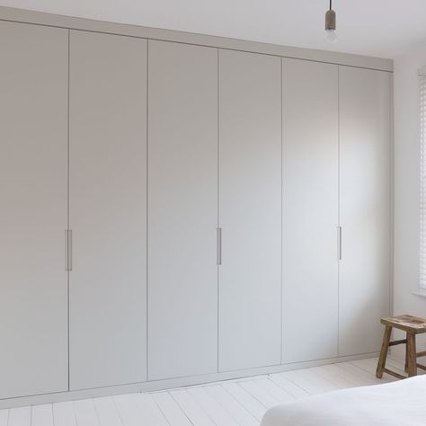 Floor to ceiling fitted wardrobe                                                                                                                                                                                 More Floor To Ceiling Wardrobes, Ideas Armario, Dressing Design, Bedroom Built In Wardrobe, Bedroom Cupboards, Wardrobe Door Designs, Built In Cupboards, Bedroom Armoire, Casa Vintage